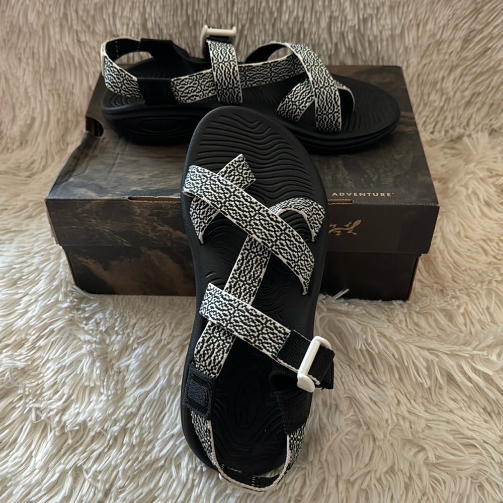Chaco Toe Loop Sandals - Picture 2 of 5